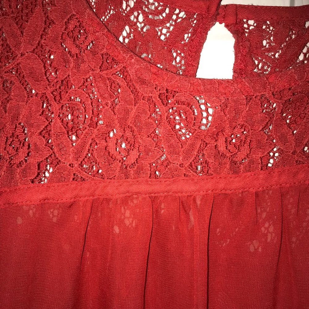 Red top - Picture 2 of 4